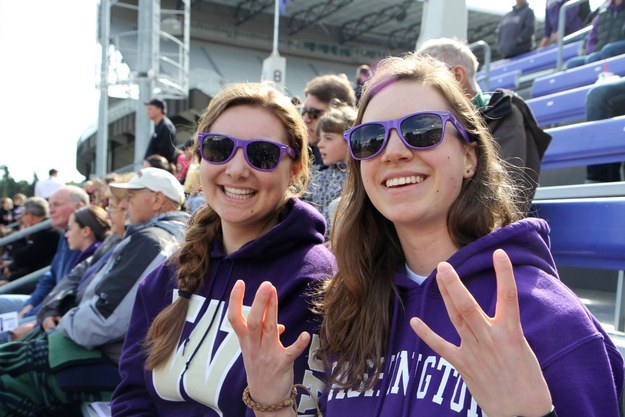 Your go-to pose is throwing your dubs up