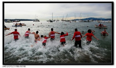 һ^DƬ
 ============== 
Polar Bear Swimming
